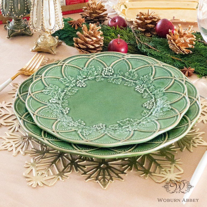 西洋で縁起がよいとされるぶどう柄×モミの木グリーンの器はクリスマスに大人気！