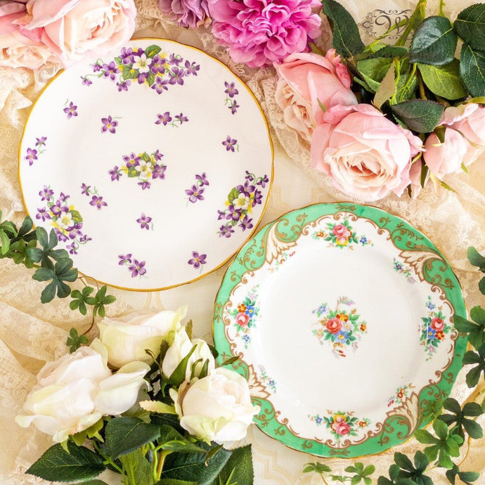 春らしい「すみれ」の花とロココグリーンのヴィンテージ皿が入荷！