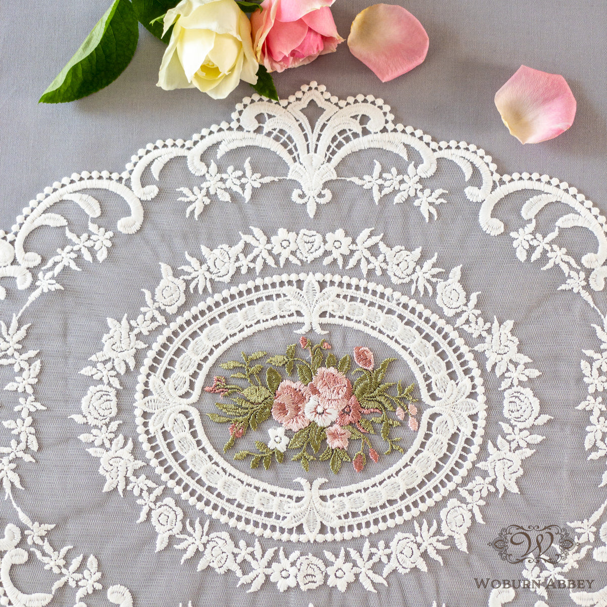 テーブルセンター レース 布 小 刺繍 白 ホワイト おしゃれ 丸 楕円 ドイリー 花柄 バラ フランスアンティーク風 – Woburn Abbey