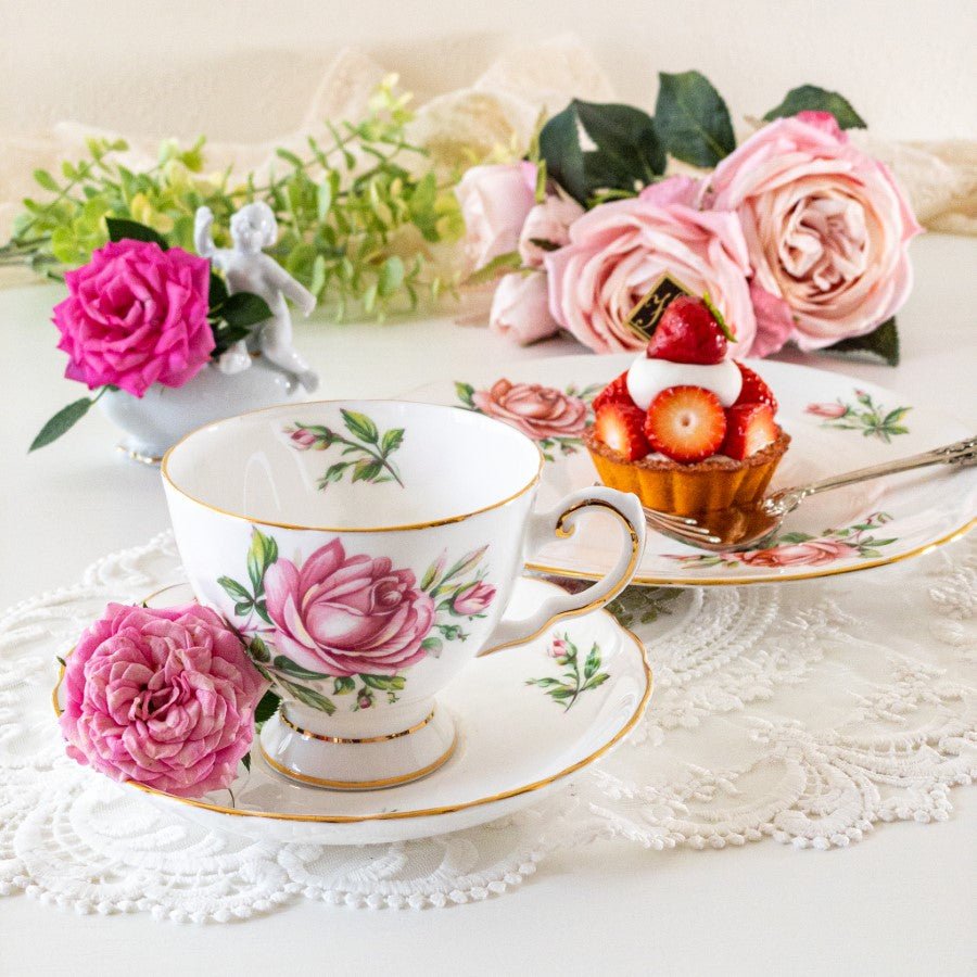 美品 アンティーク イギリス製 食器 タスカン 誕生花柄 ティーカップ＆ソーサー ケーキ皿プレート セット トリオ 6月 バラ